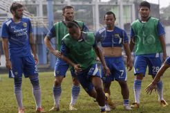 Menara Kembar Amankan Benteng Persib Bandung