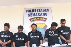 Komplotan Penagih Utang...