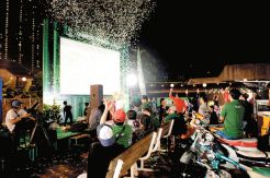 Euforia Nonton Di Stadion