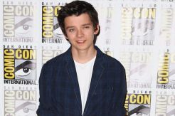 Asa Butterfield Jalani...