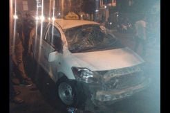 Taksi Ekspres Tabrak Pembatas Jalan di Srengseng