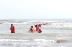 Menolong Teman, Pelajar SMP Hilang Terseret Ombak