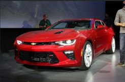 All New 2016 Camaro Resmi Buka Tudung