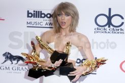 Taylor Swift Dominasi...
