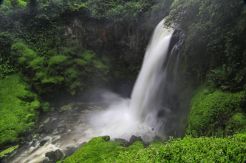 Cantiknya Air Terjun Telun Berasap