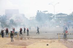 Demo Turunkan Jokowi-JK, Puluhan Mahasiswa Palu Dipukuli Polisi