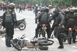 Demo Turunkan Jokowi-JK Ricuh, Polisi dan Wartawan Kena Panah