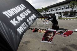 Pemerintah Tuntaskan Kasus HAM Berat Lewat Rekonsiliasi
