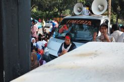 Audiensi ke Ahok Tak Direspons, Warga Demo Bawa Anak-anak
