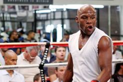 Sang Paman Isyaratkan Mayweather Jr Incar Rekor Bersejarah