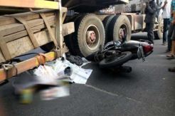 Digilas Truk, Pasutri dan Bocah Empat Tahun Tewas