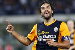 Luca Toni Dekati Sejarah...