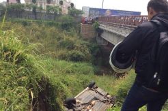 Mobil Mahasiswi Swiss Masuk Kali di BSD Tangerang