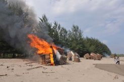 Kondom Bekas Berserakan di Pasir Jambak Padang