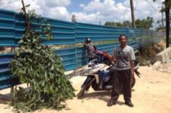 Minta Dipekerjakan Lagi, Pria Ini Tutup Lahan Perusahaan