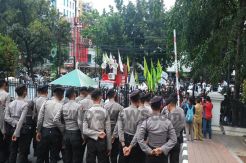 Ratusan Orang Minta Ahok Segera Dilengserkan