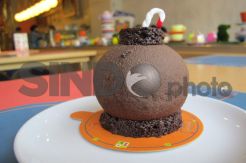 Santap Kue Unik Penuh Kejutan di Cake-A-Boo