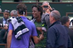 Nishikori Cetak Sejarah, Laga Federer Ditunda Akibat Awan Gelap