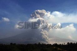 Status Gunung Sinabung Naik Menjadi Awas