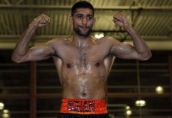Amir Khan : Dua Pekan Lagi Mayweather Beri Kepastian