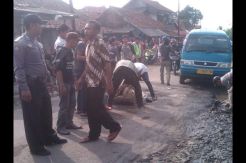 Demo Jalan Rusak, 2 Kelompok Warga Bentrok