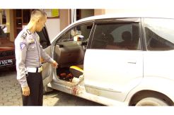 Rampok Mobil Rental,...