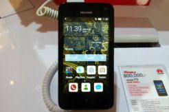 Huawei Kenalkan Smartphone Y3 Batik di Makassar
