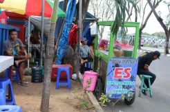 Miris, Pemain PSIS Semarang Ini Jadi Penjual Es Degan dan Penyetan