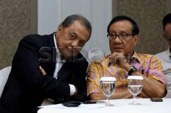 Akbar Ingatkan Ical Waspada Jelang Pilkada Serentak
