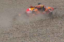 Jatuh Lagi, Marquez Beri Sinyal Lepas Gelar Juara