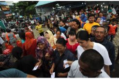 Lantamal IV Tanjung Pinang dan PT UGS Bagikan Ratusan Sembako