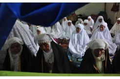 Jamaah Tarekat Naqsabandiyah di Padang Mulai Tarawih