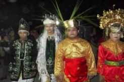 Pengantin Sahur, Tradisi Bangunkan Sahur