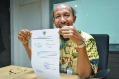 Basyir Serahkan Surat...