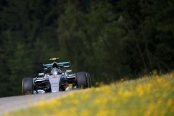 Hamilton Yakin Ferrari Bakal Rusak Dominasi Mercedes