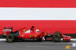 Vettel Unggul 1 Detik dari Hamilton