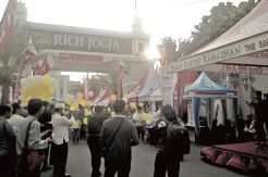 Berikan Ruang Berjualan...