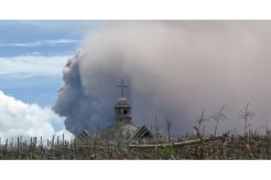Gunung Sinabung Muntahkan Awan Panas Sejauh 3 Kilometer