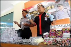 Polisi Gerebek Rumah Warga Pembuat Petasan