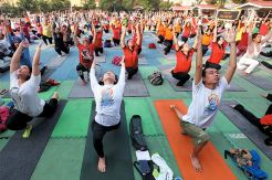 Beryoga pada Hari Yoga...