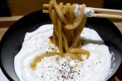 Kari Udon Hadir dengan Whipped Cream