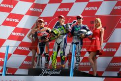 Lorenzo Bicara Senggolan Rossi dan Marquez di Assen