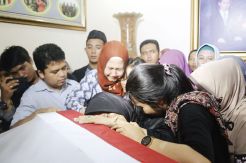 Tangis Haru Sambut Kedatangan...