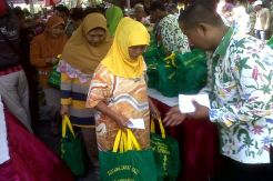 Badan Amil Zakat Bangkalan Salurkan 2100 Paket Zakat