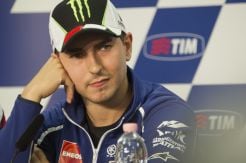 Lorenzo Penasaran Jajal Motor Lawan