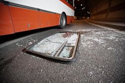 Bus Dilempar Orang Tak Dikenal, Wajah Penumpang Berlumuran Darah