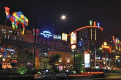 Pesta Diskon di Mal...