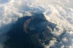 Abu Vulkanik Gunung Raung Tak Ganggu Penerbangan Surabaya-Jakarta