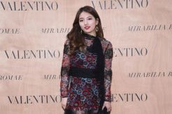 Suzy Miss A Memesona di Fashion Show Valentino
