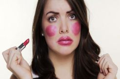 5 Kesalahan Aplikasi Make Up Ini Bikin Wajah Terlihat Tua